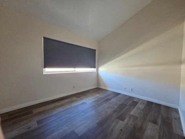 Building Photo - 3 Bedroom 2.5 Bath Town House