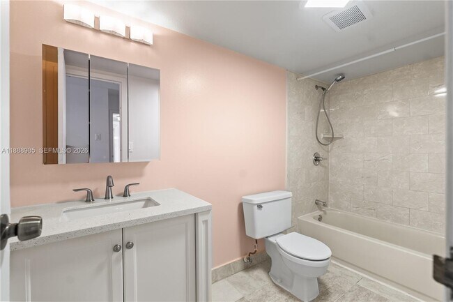 Building Photo - 800 Parkview Dr