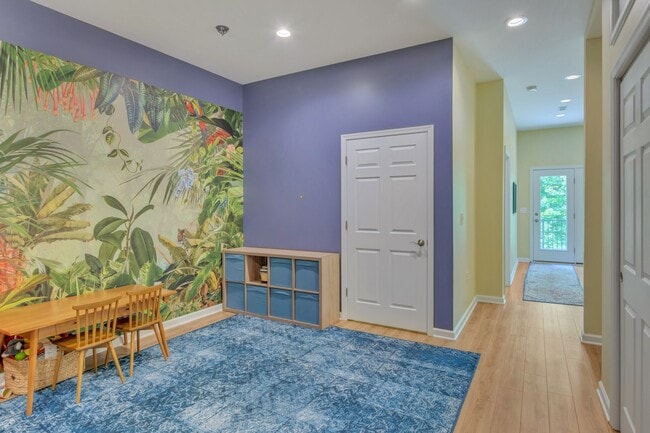 Building Photo - 151 Longwood Dr