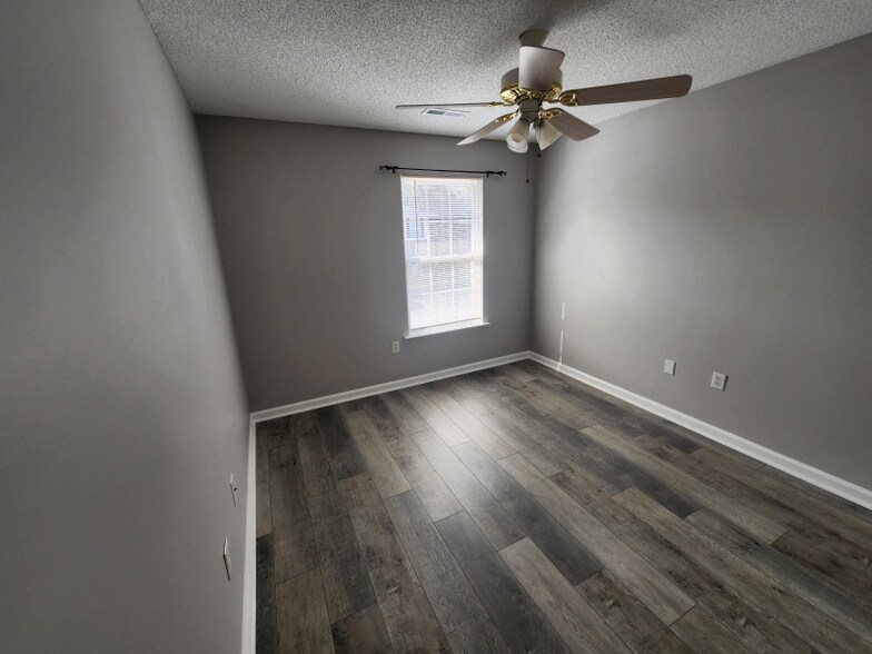 Building Photo - 2407 James St