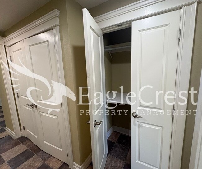 Building Photo - Beautiful Five Bedroom Home with Acreage