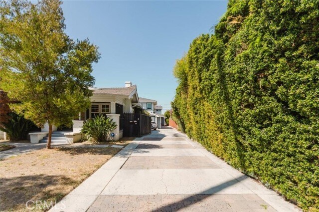 Building Photo - 1909 Gardena Ave