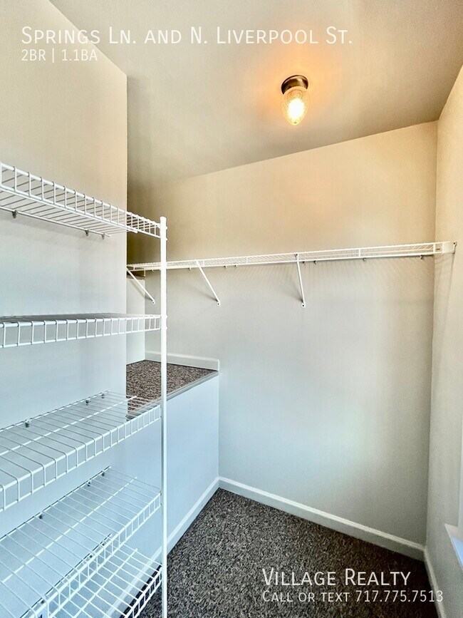 Building Photo - 155 Springs Ln