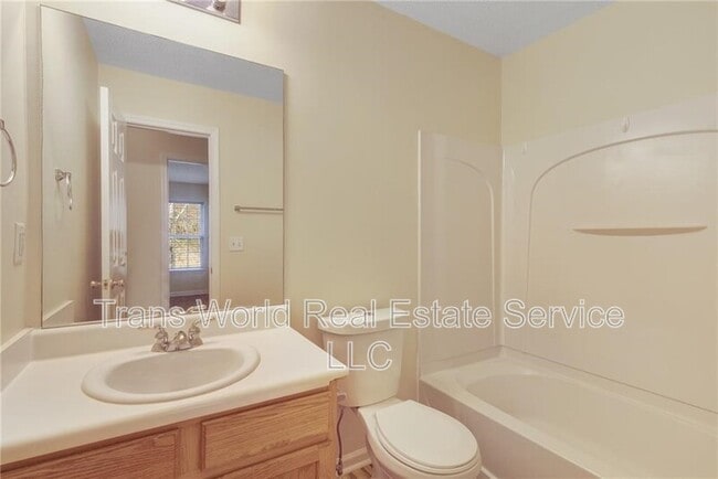 Building Photo - 1102 Pleasant Oaks Ct