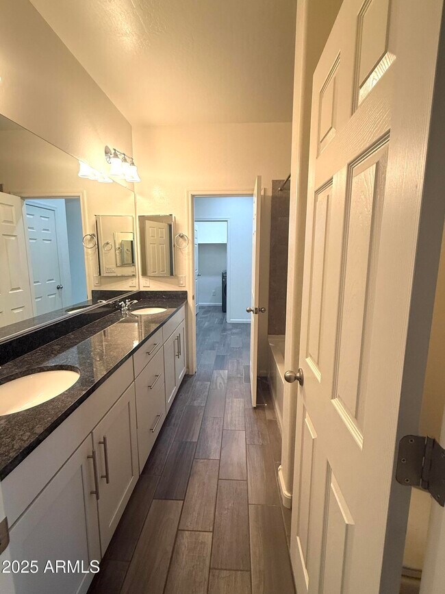 Building Photo - 3923 E Desert Broom Dr