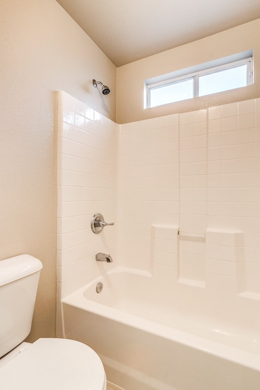 Building Photo - Gorgeous 4 Bedroom Home In Horizon with Refrigerated Air!