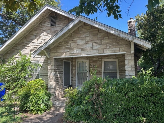 Primary Photo - Large Bedroom Waco Home
