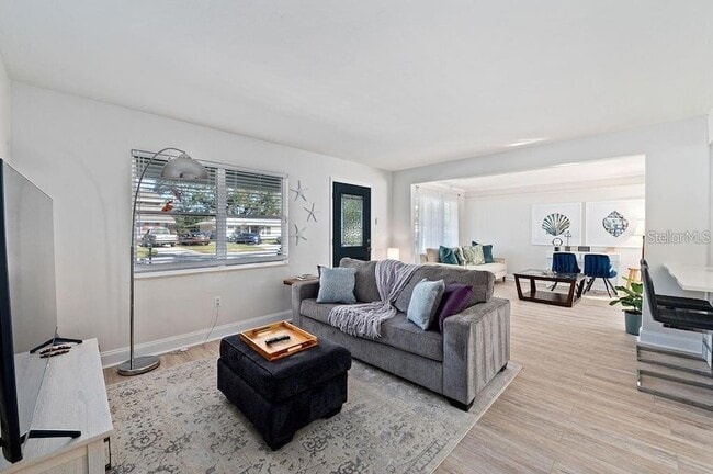 Building Photo - 2676 Martin St
