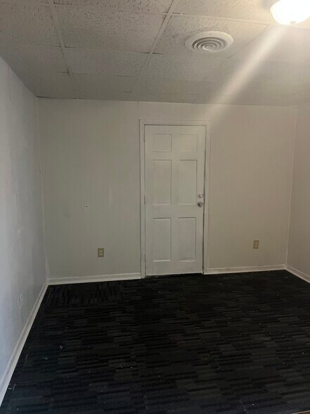 Building Photo - 3917 Bloomfield Dr