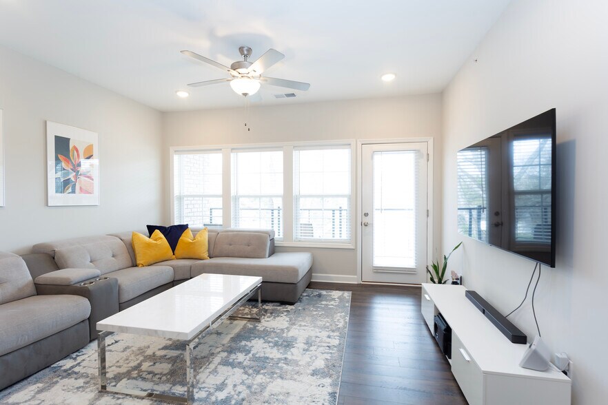 Living room.2 - 7501 Highway 70 S