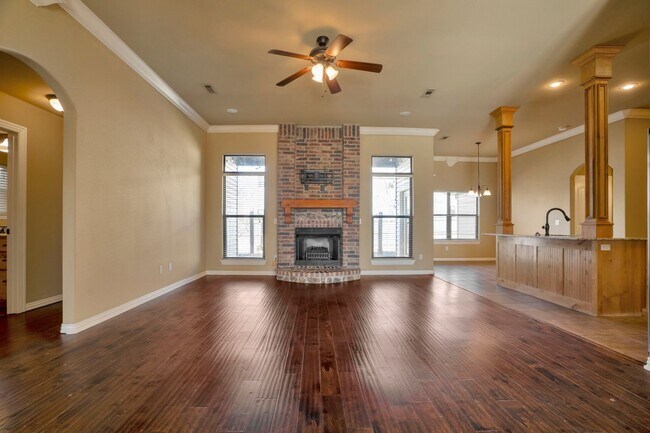 Building Photo - Stunning 4 Bed 2 Bath Home close to Elm Springs Walmart!