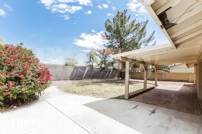 Building Photo - 5715 S Siesta Ln