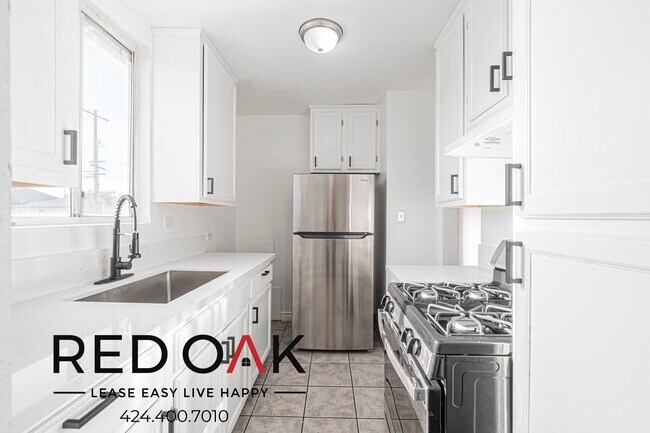Building Photo - 850 W 83rd St