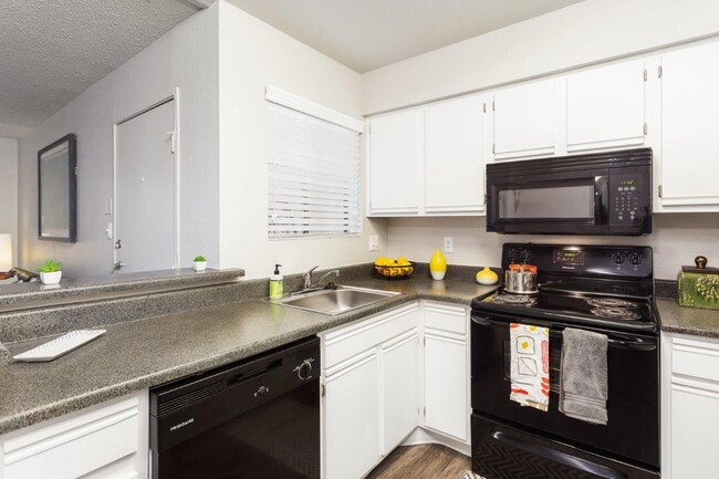 Building Photo - Paseo on University