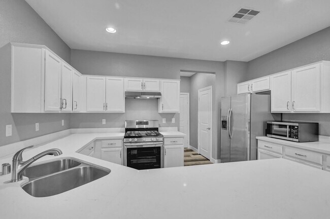 Building Photo - Charming 3-Bedroom Two-Story Home in Gated...