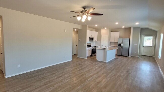 Building Photo - 526 Dalloway St