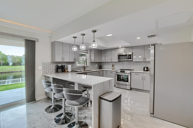 Building Photo - 414 Lindell Blvd