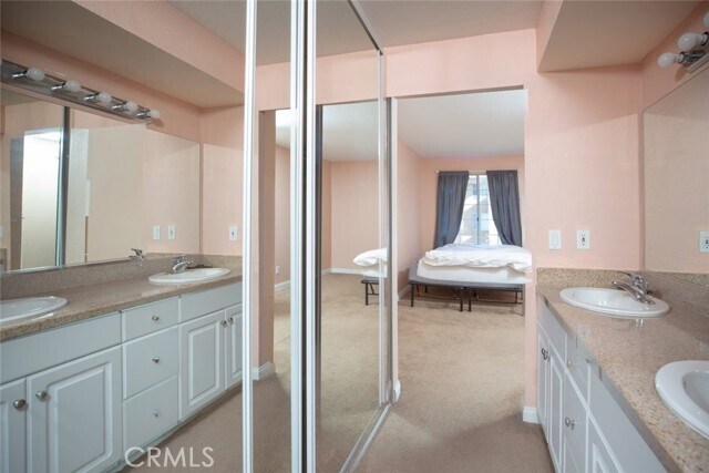 Building Photo - 5540 Owensmouth Ave