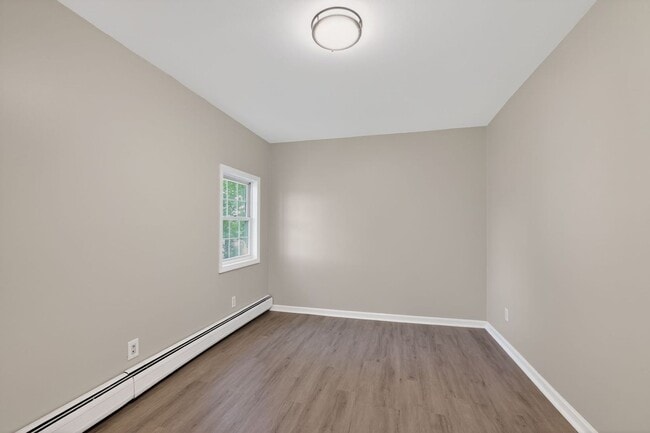 Building Photo - Charming 3BR Duplex in Dunmore