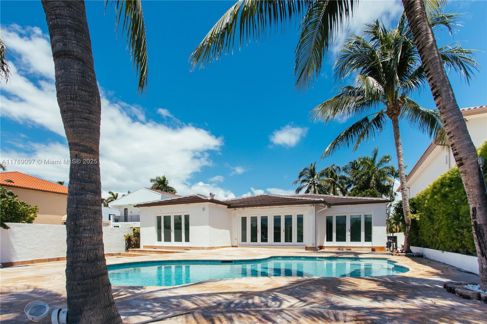 Building Photo - 72 S Hibiscus Dr