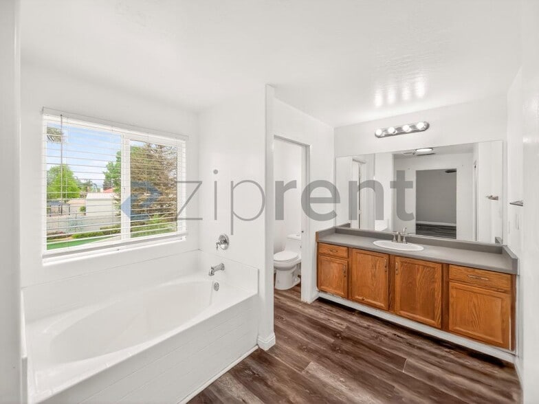 Building Photo - 12104 Timberpointe Dr