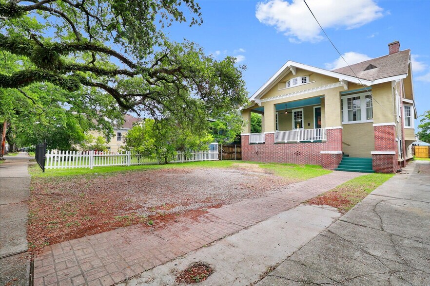 Building Photo - 4327 Canal St