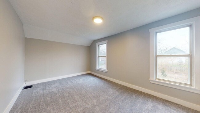 Building Photo - Lorain/W.73 neighborhood, updated 3 bed/1 bath single family house.