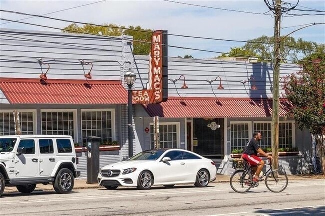 Building Photo - 722 Lakeview Ave NE