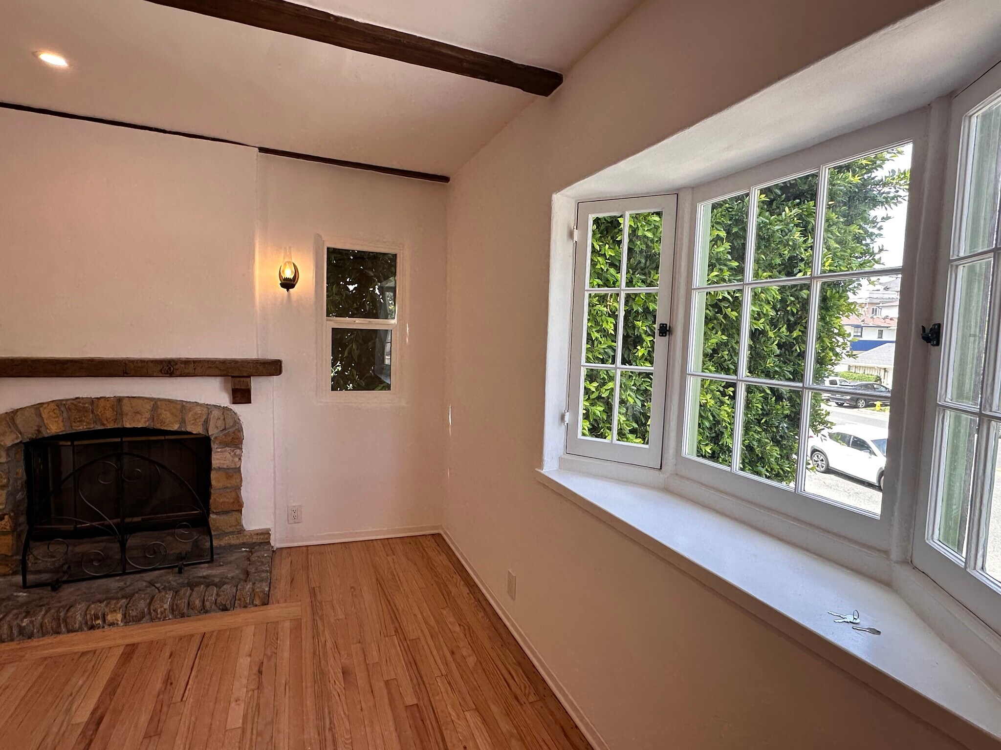 Building Photo - 2108 S Beverly Glen Blvd
