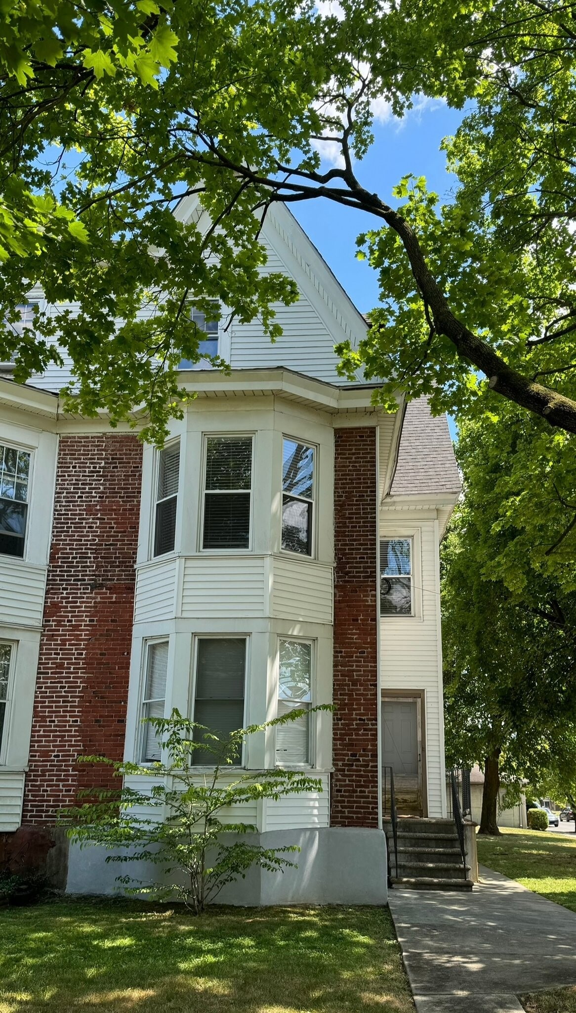 Building Photo - 624 Grant Ave