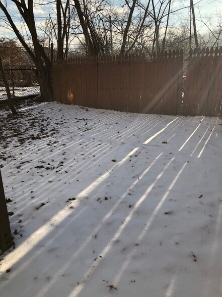 Building Photo - 113-1 Ivy St