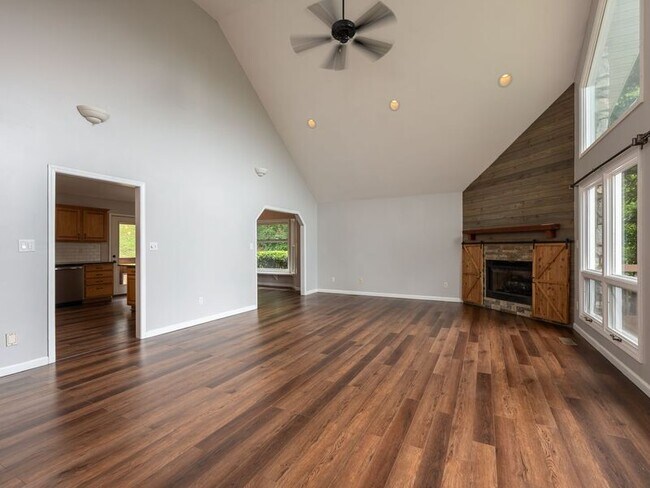 Building Photo - 15 Tiffany Ln
