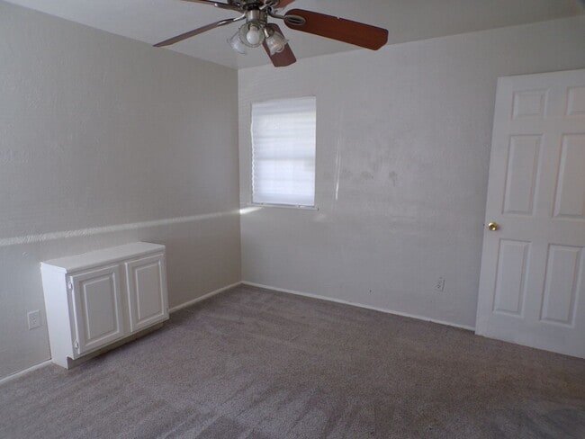 Building Photo - 2317 NW Bell Ave