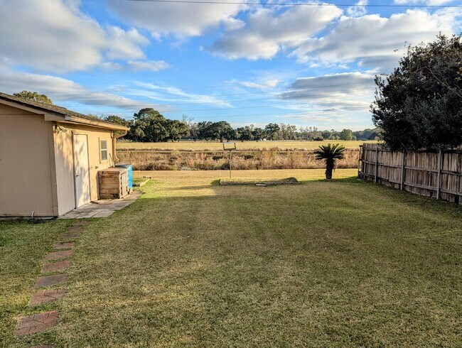 Building Photo - Home for You in Fairground Place!