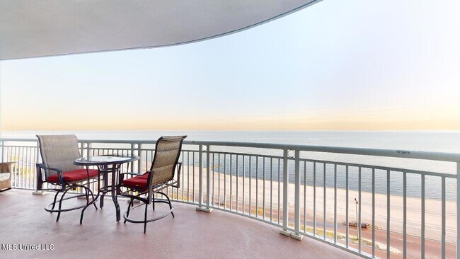 Building Photo - 2228 Beach Dr