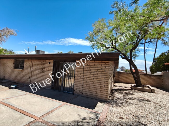 Building Photo - 3116 W Alaska St