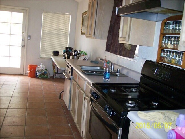 Building Photo - 11793 Corona Crest Ave