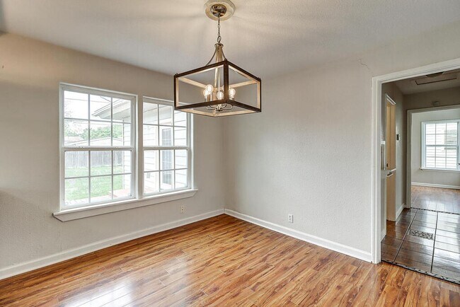 Building Photo - 722 Ralston Ave