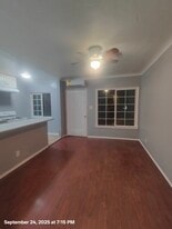 Building Photo - 3319 Roseview Ave