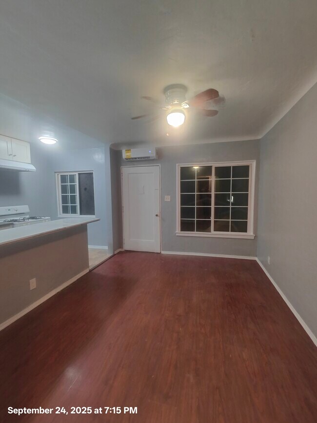 Building Photo - 3319 Roseview Ave