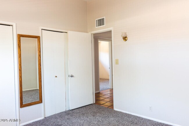 Building Photo - 2601 N 68th Pl