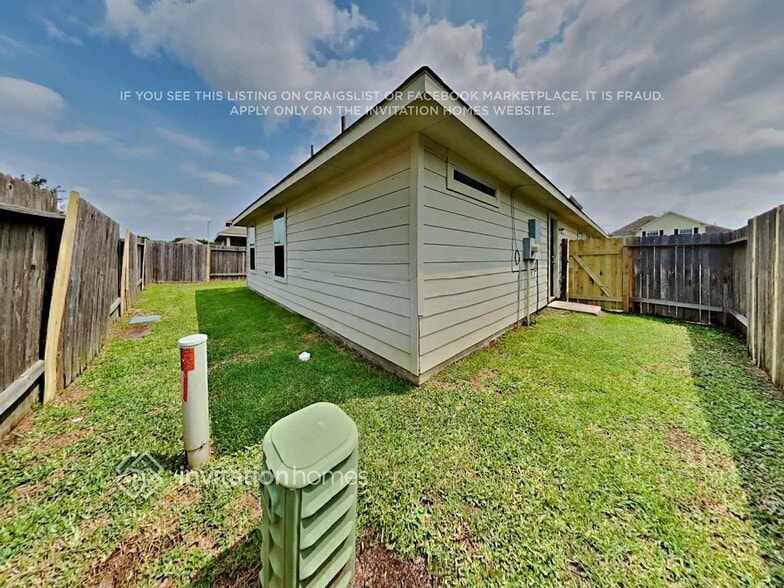 Building Photo - 12623 Mountain Daisy Rd