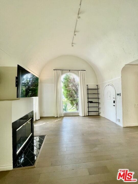 Building Photo - 459 S Holt Ave