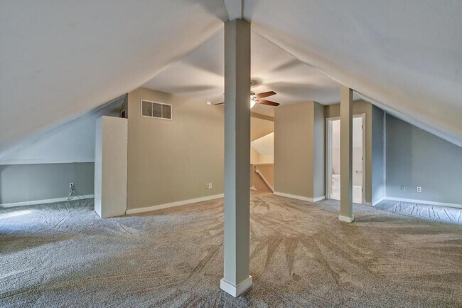 Building Photo - 943 N Park Ave