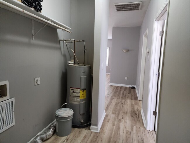 Building Photo - Downtown Wilmington Home, 3 Bedrooms | 1 Bathroom, $1,700/month | Move-in Ready