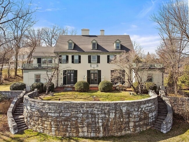 Building Photo - 2 Waverley Green