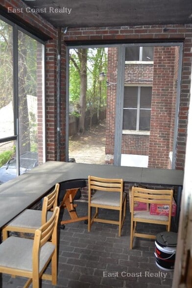 Primary Photo - 19 Vinal St