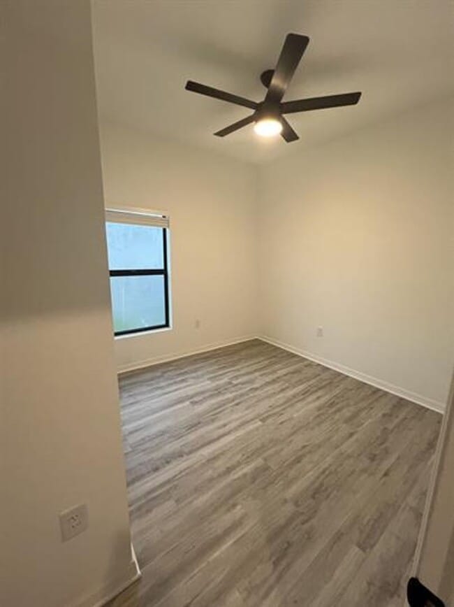 Building Photo - 4214 Santa Barbara Blvd