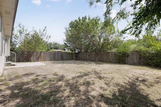 Building Photo - 1225 Tudor House Rd