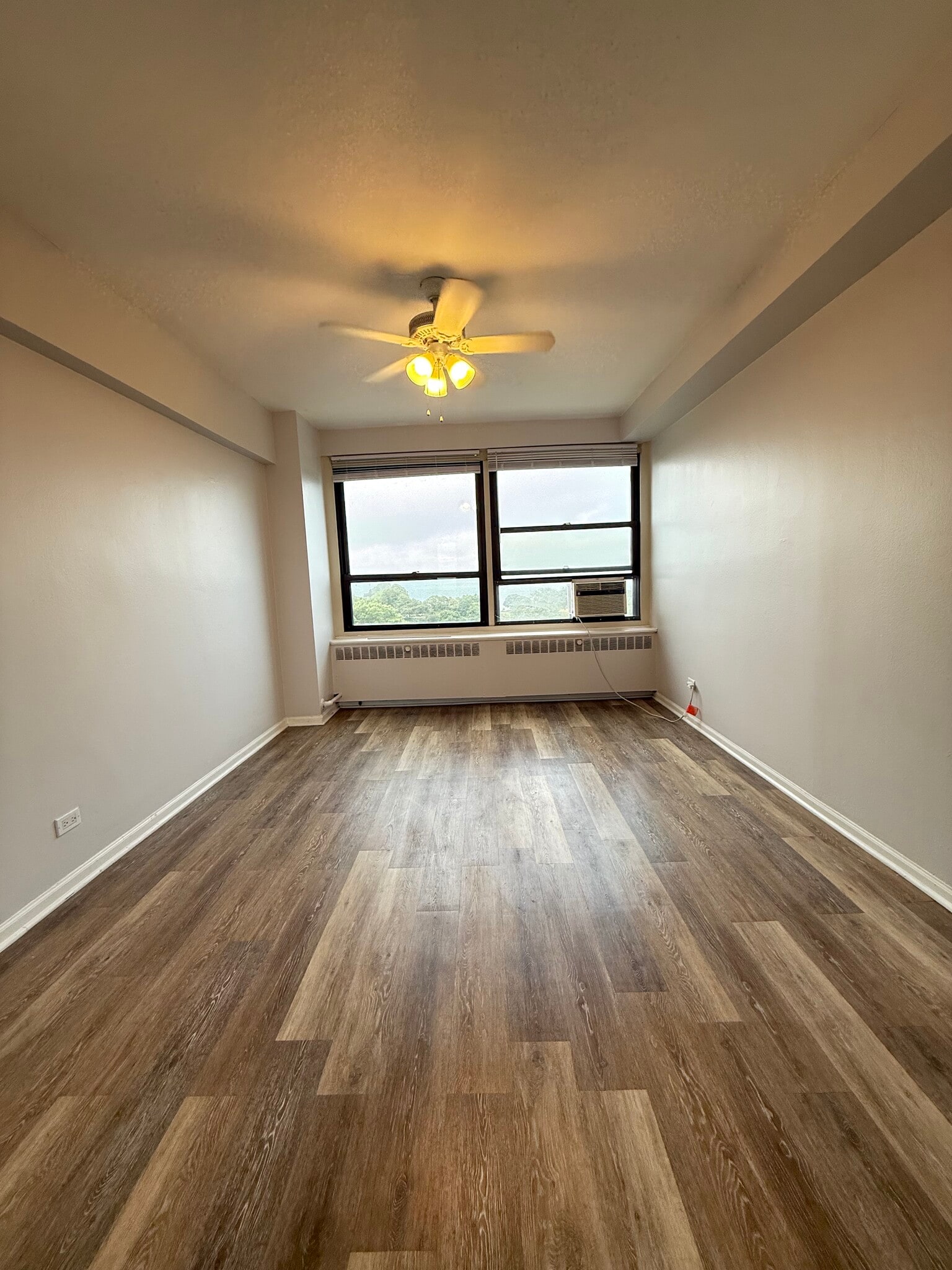 Building Photo - 4230 N Marine Dr